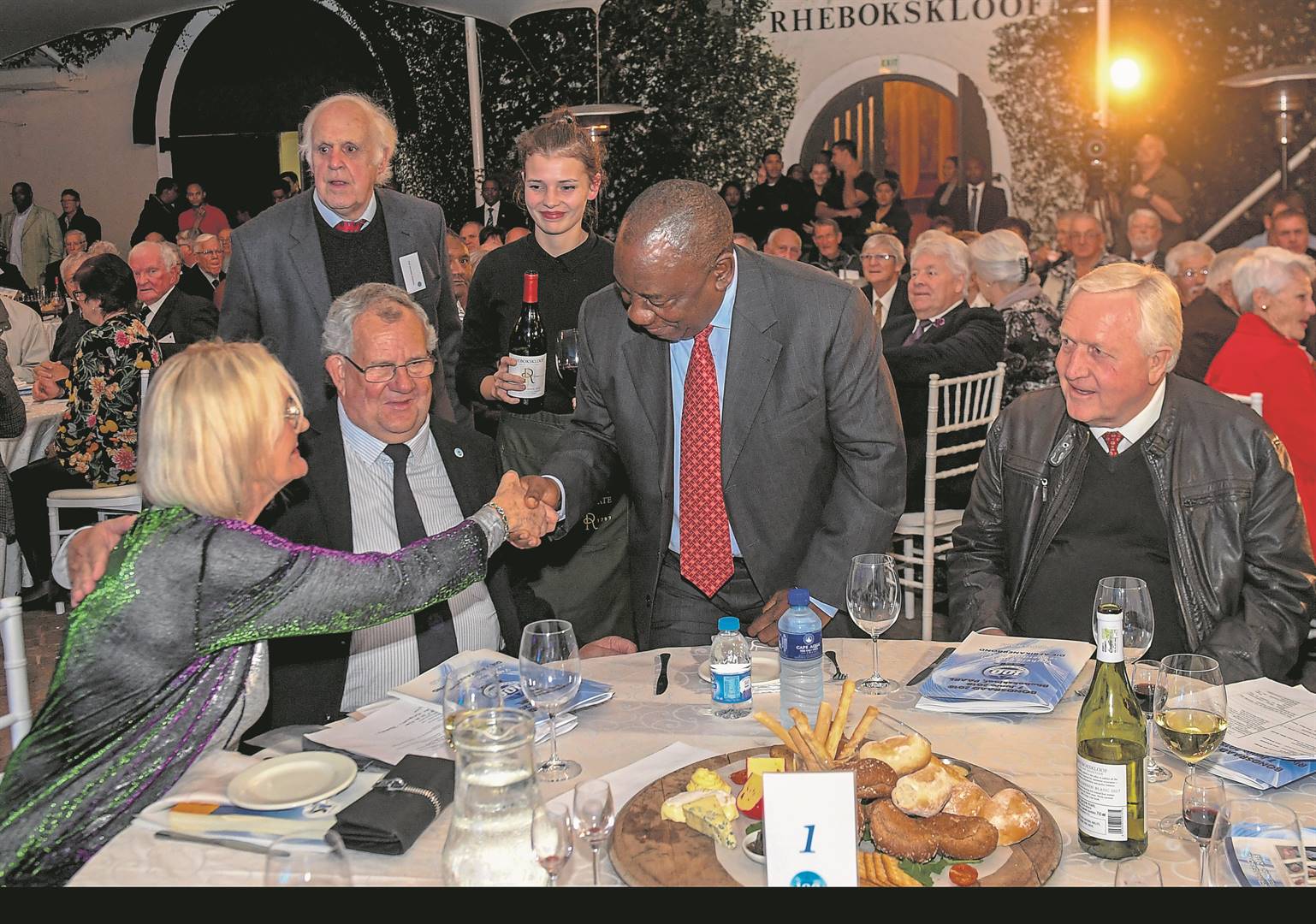Broederbond na 100 jaar se Afrikaner pakt