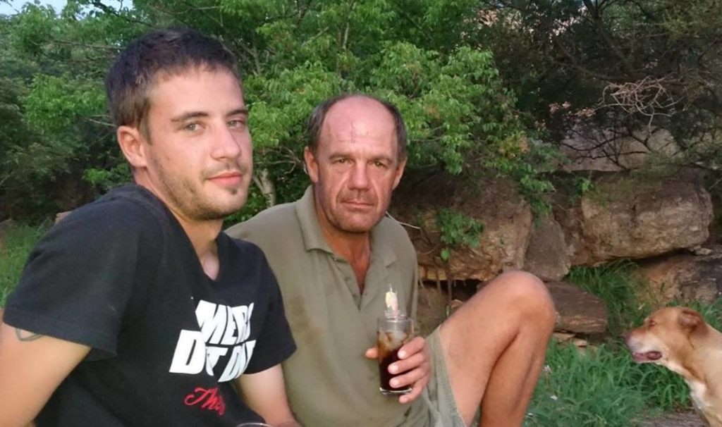 Boer en sy seun deur taxidrywer doodgeskiet
