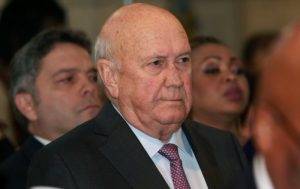 FW de Klerk erken dat ANC beleid blankes uit die land uit dwing