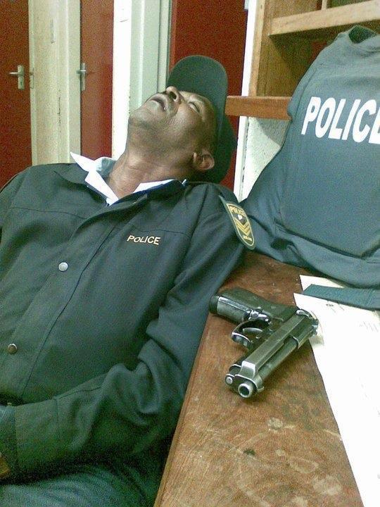Polisie slaap 1