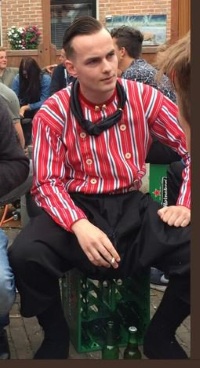 hendrik wakker in kostuum