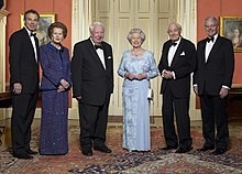 Koningin Elazabeth en vorige eerste ministers van Brittanje