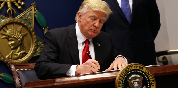 Trump teken n opdrag