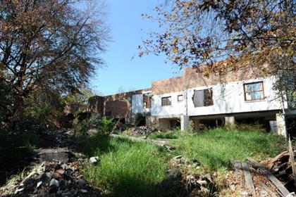 Vervalle ou huis op Montana se grond